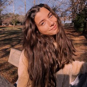 Meet your Posher, Ava